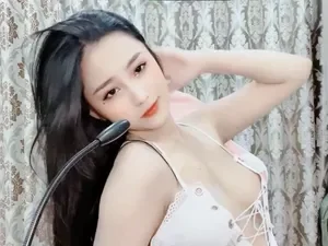 Cơ thể không vết muỗi đốt cùng cái lồn ướt át